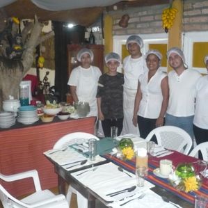 Boda Deras La Banana mesa y cocineros01